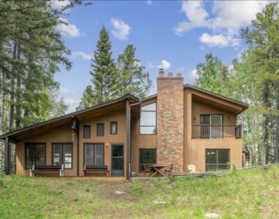 Entire cabin in Foothills County, Canada